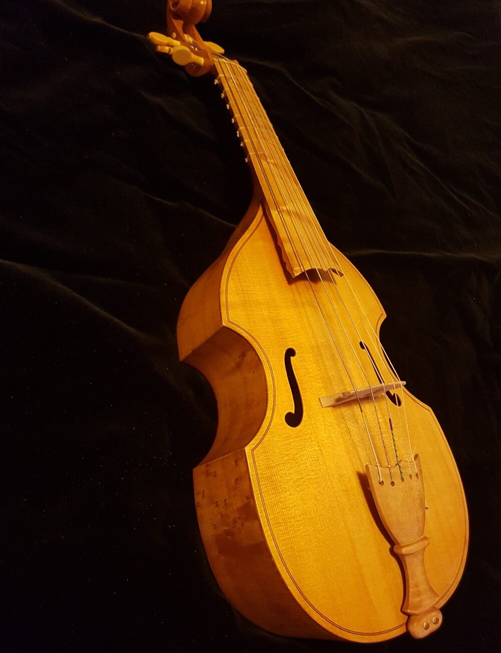Seltenheit: Alt-Tenor Renaissance Gambe